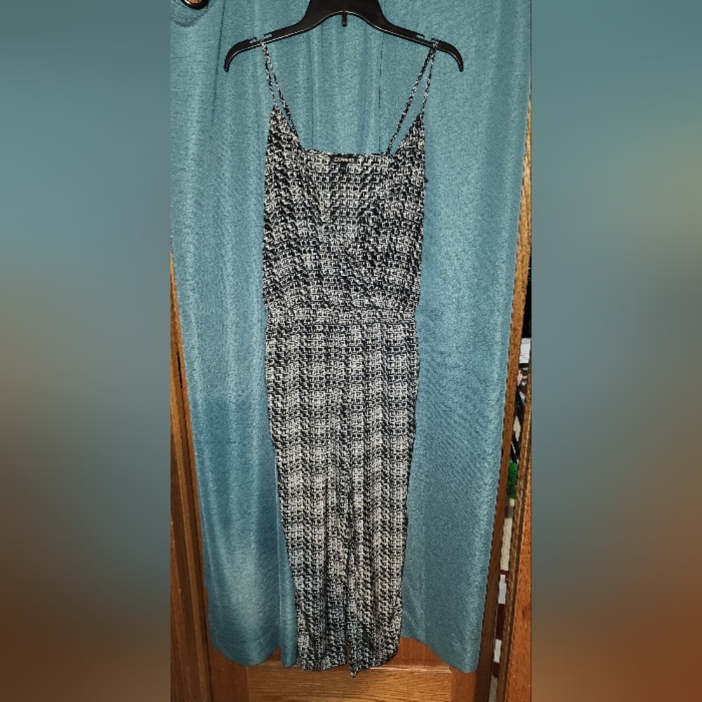 Express Black Gray White Jumpsuit Sz 4 Adjustable Straps Elastic Waist Pockets